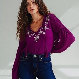 White house black market boho floral embroidered tassel top ❤️